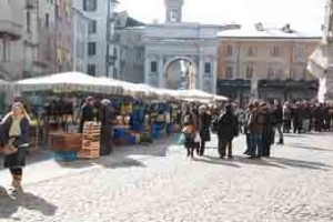 mercato nuovo piazza santarosa