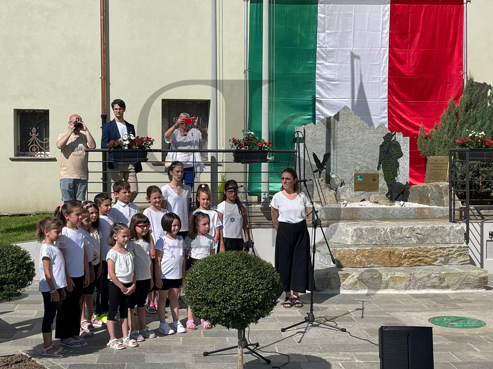 I bambini ddi "Tutti in coro" hanno intonato l'inno nazionale
