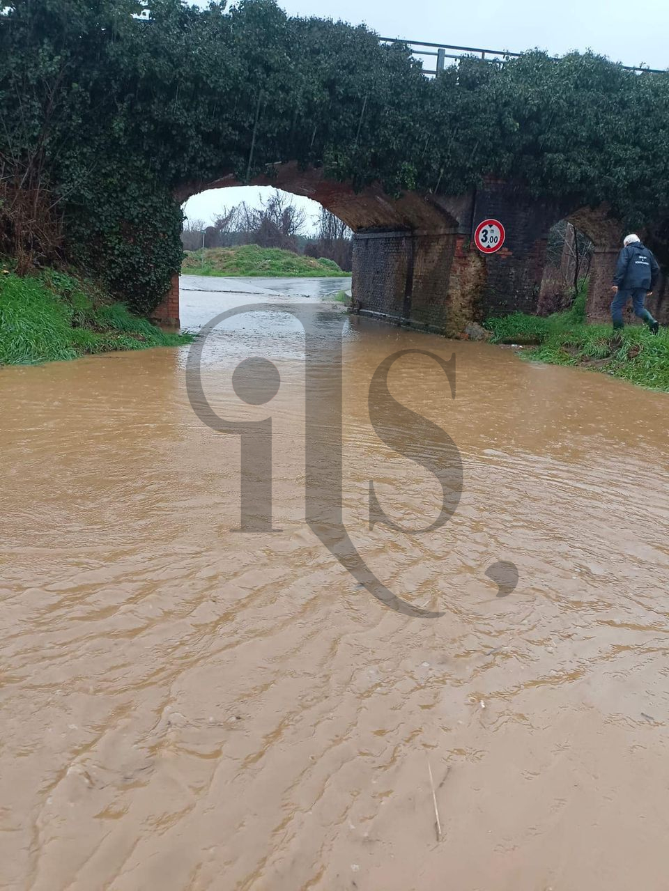 Il sottopassaggio allagato a Madonna del Pilone