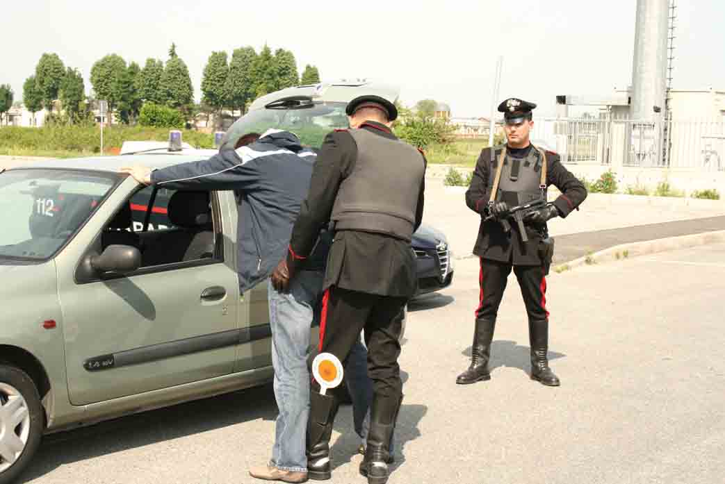 Giovane pestato ed aggredito in pieno centro a Savigliano