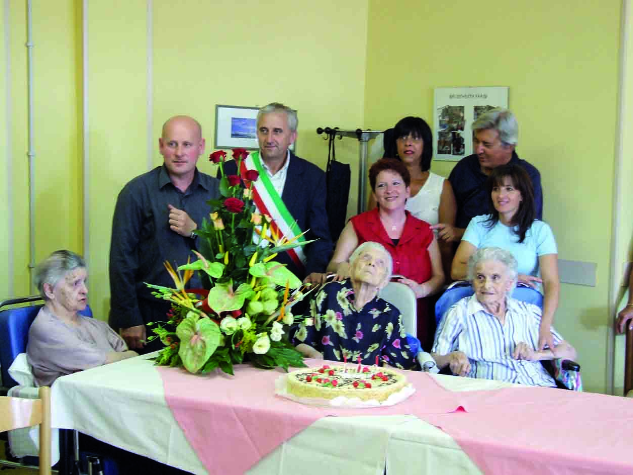 Maria, cento anni, “nonna” di Villanova