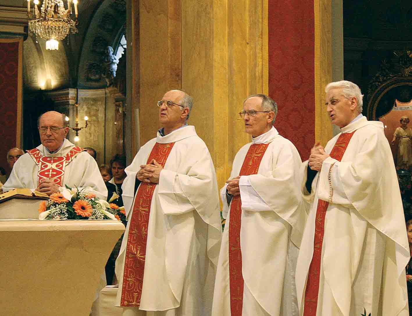 Trasferiti i parroci saviglianesi, rimane solo don Cesare