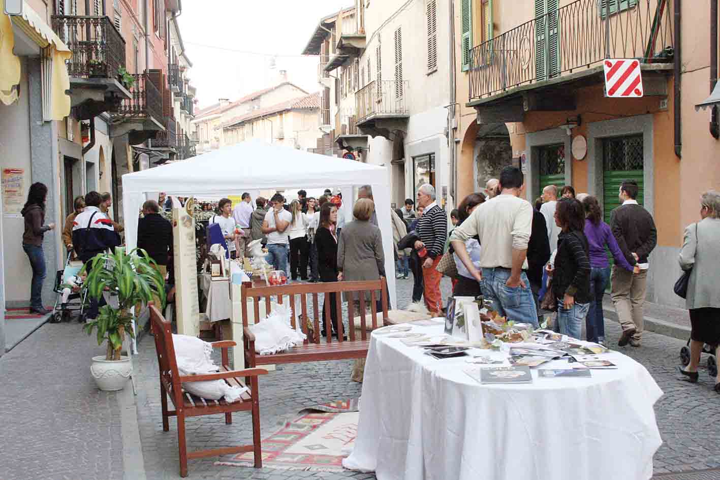 Shopping in strada con “A cielo aperto”