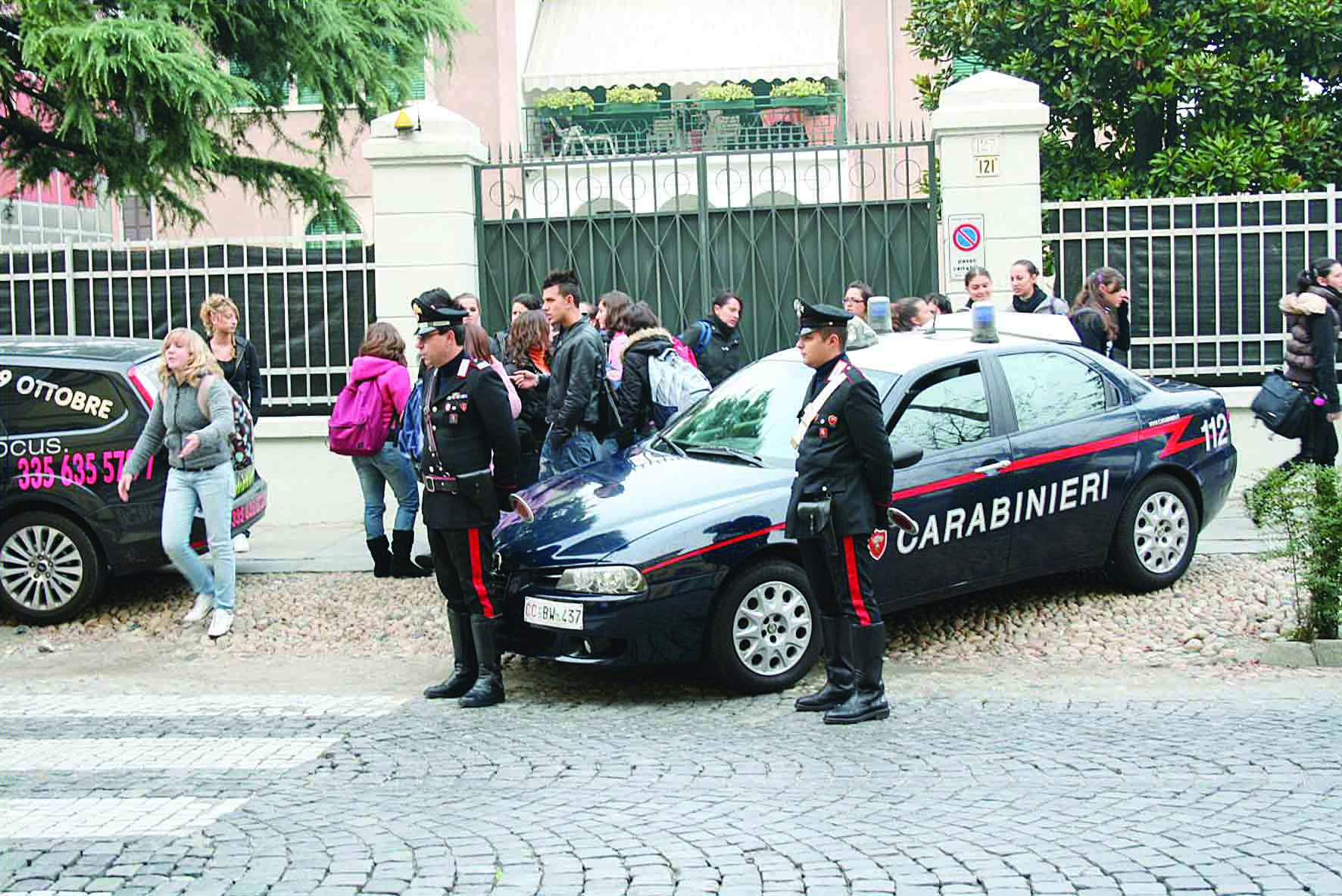 Vendeva eroina ai coetanei