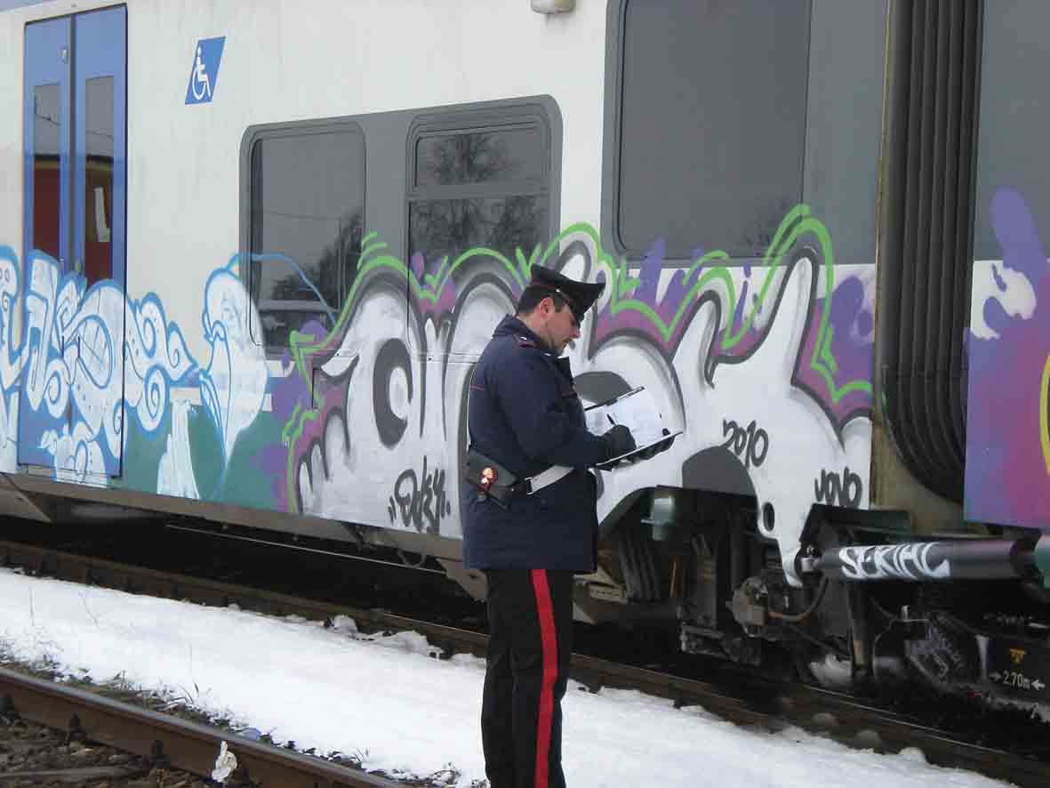 Imbrattano un treno: presi “graffitari”