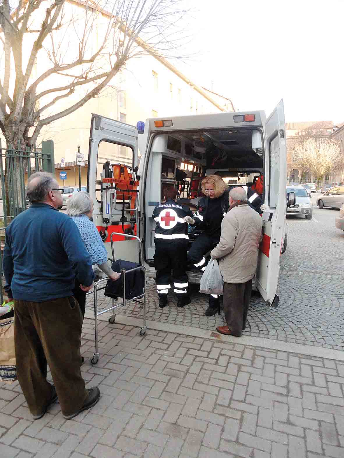 Crollo di calcinacci alla Residenza Angelo Spada