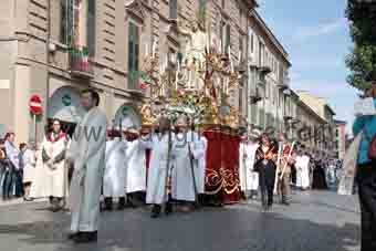 La processione torna all’antico