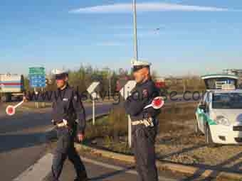 Una giornata con i Vigili. Non solo multe e controlli, ma anche vicinanza alla gente