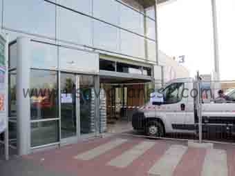 Sfondata la porta dell’ipermercato Leclerc
