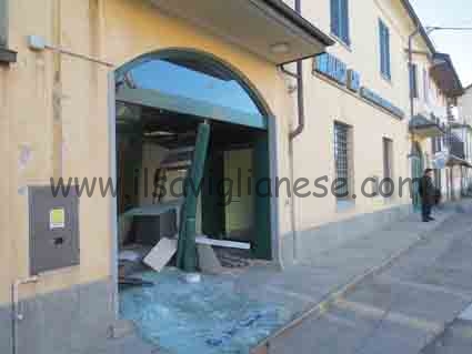 Assalto notturno al bancomat