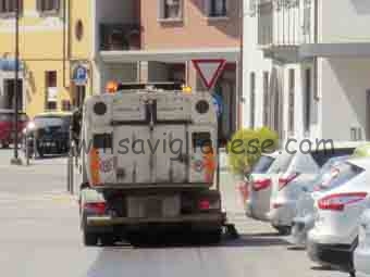 Attenti alla spazzatrice