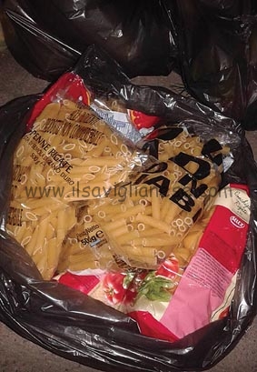 Ancora cibo nei cassonetti