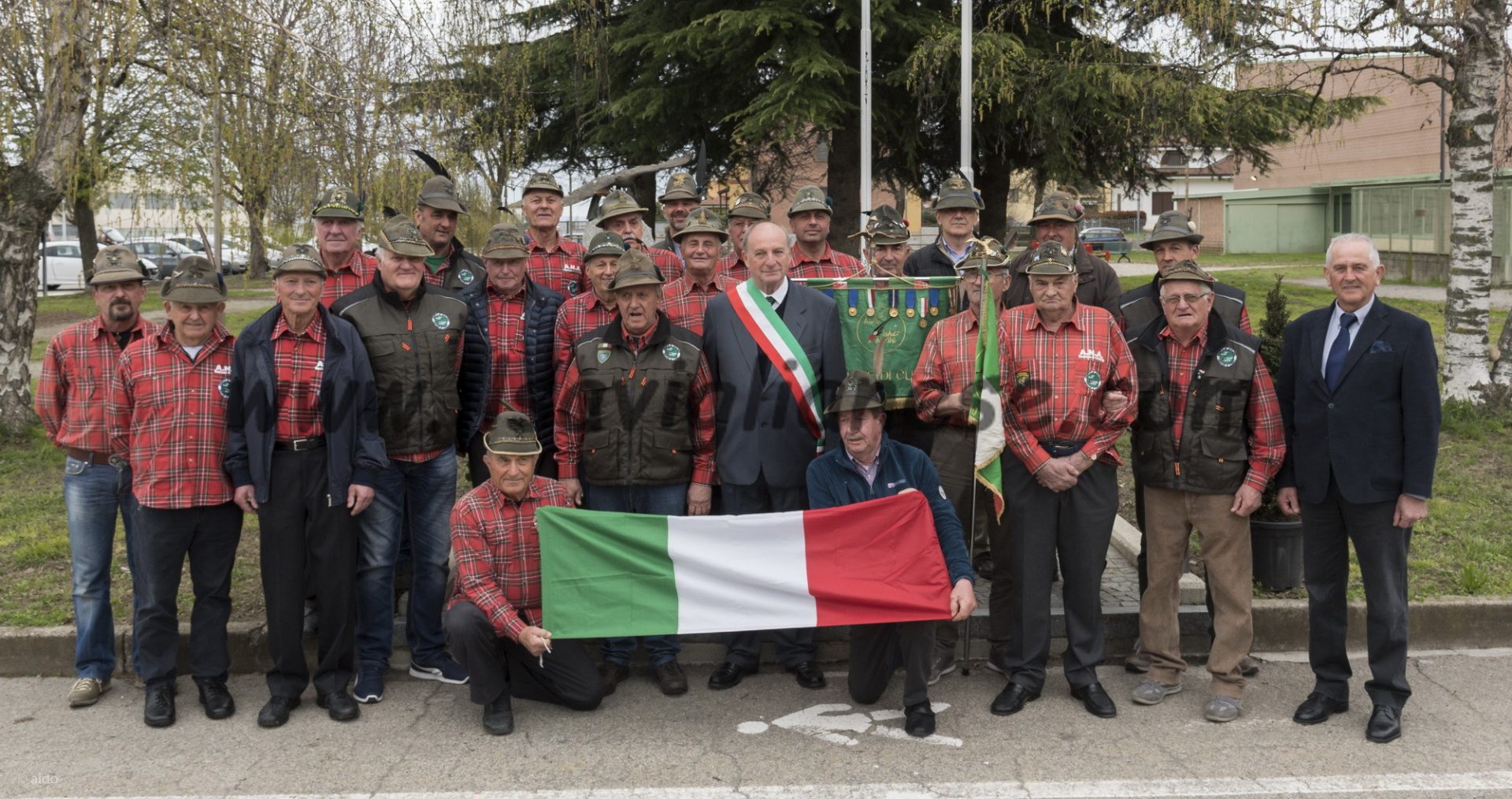 Levaldigi in festa per i 10 anni dei suoi Alpini