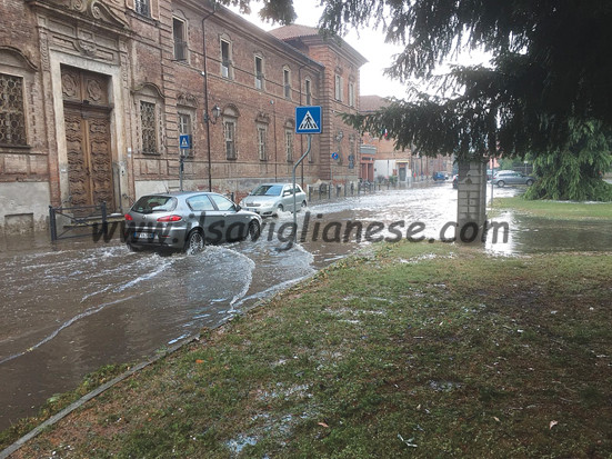 Siamo con l’acqua alle caviglie