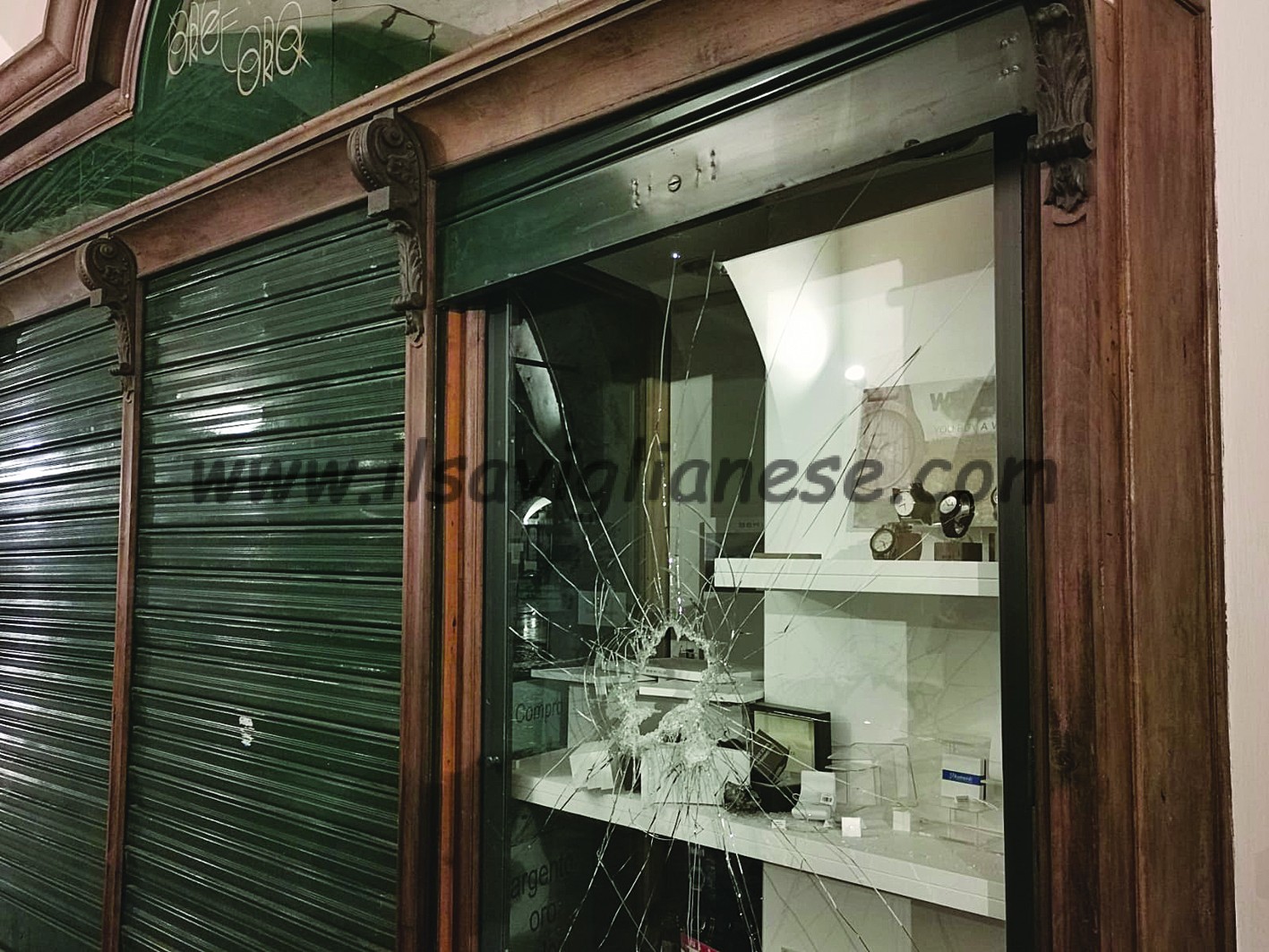 “Spaccata” in gioielleria