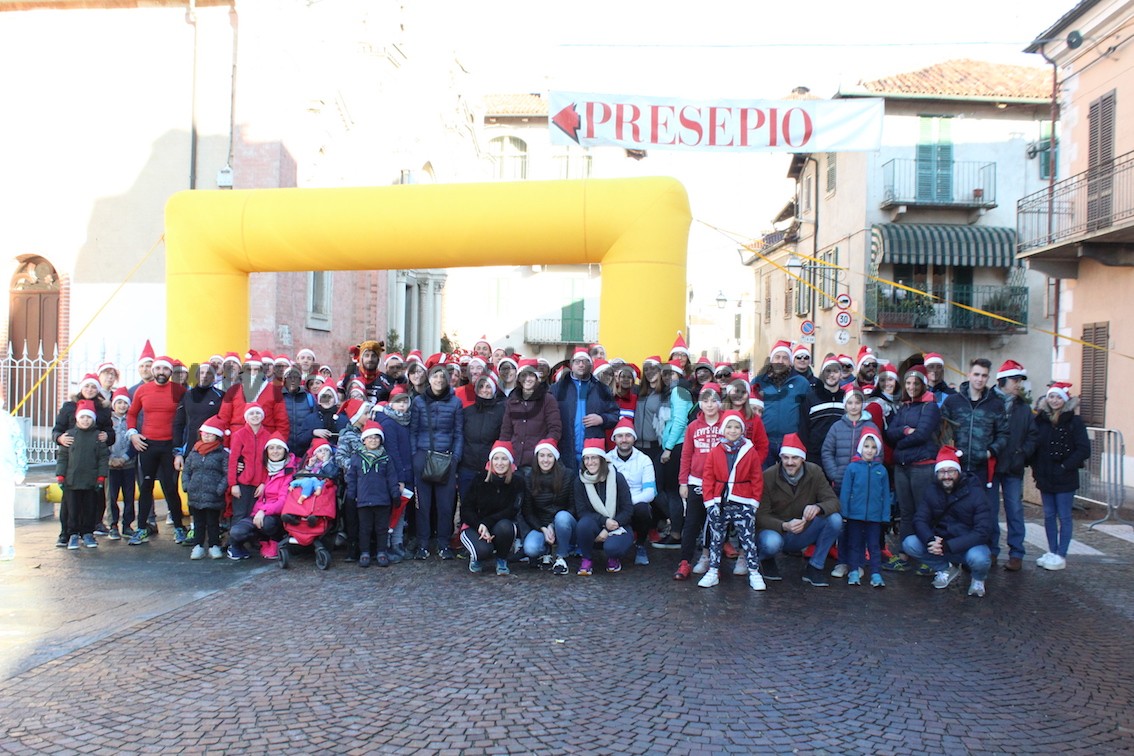 Oltre cento “Babbi Natale” a correre per le scuole