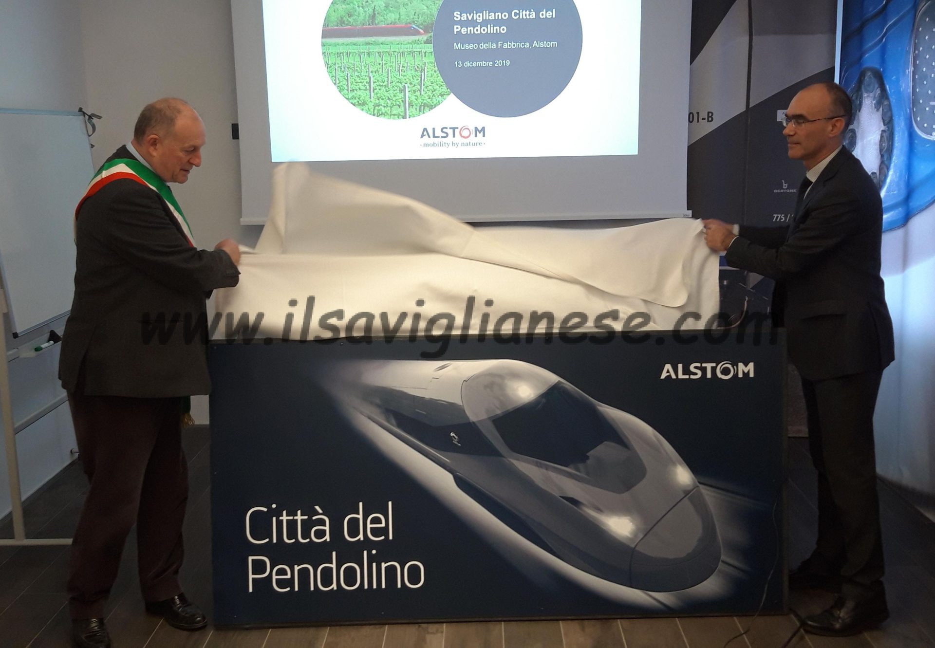 “Città del Pendolino”, cambiano i cartelli sulle strade