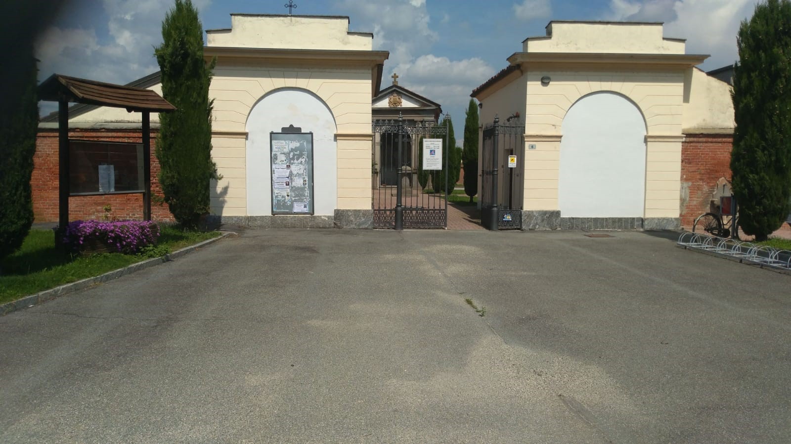 Cimitero chiuso a Monasterolo