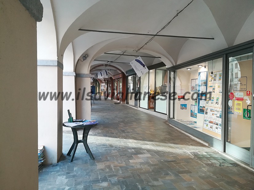 Il virus è arrivato qui, restiamo a casa!