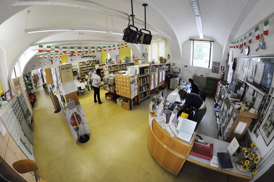 Riapre la biblioteca in modalità “take-away”