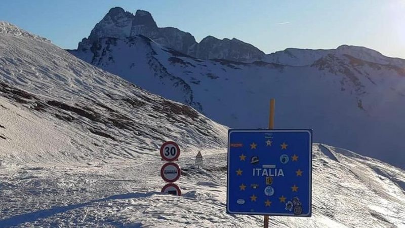 Iniziati i lavori di sgombero neve della strada che porta al colle dell’Agnello