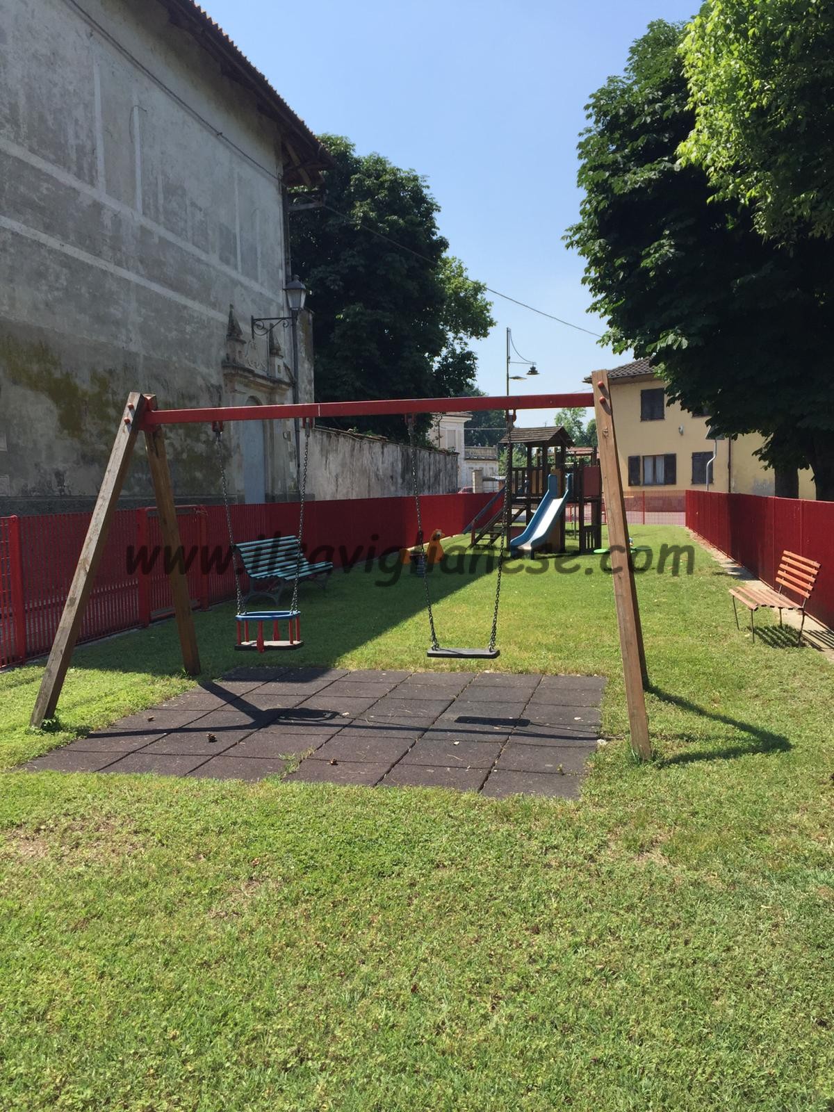 Cavallerleone, l’area giochi bimbi rimane ancora chiusa