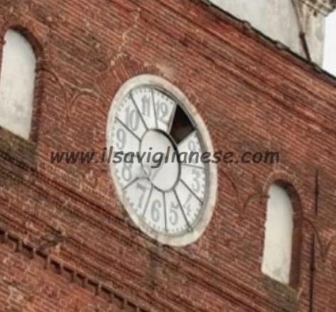 Pomeriggio di forti temporali: danneggiato anche l’orologio della Torre civica
