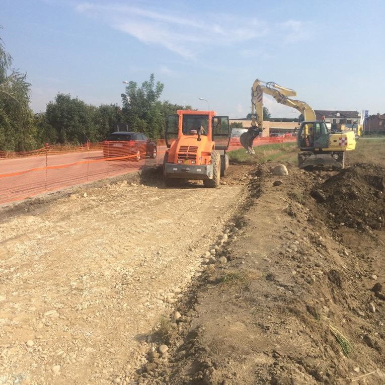 Rotonda in via Saluzzo, le ruspe al lavoro
