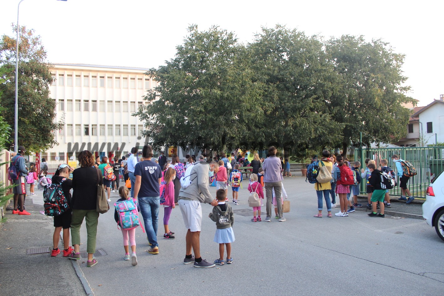 Da lunedì, mascherina obbligatoria vicino alle scuole