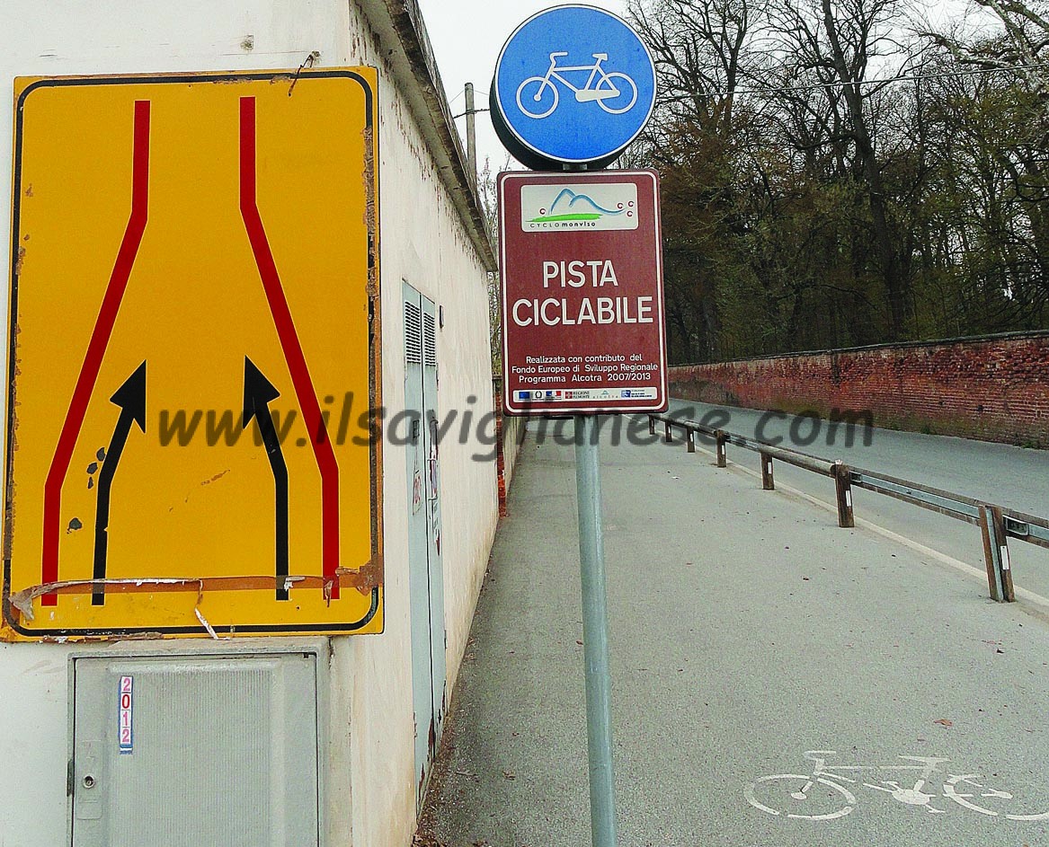 È battaglia sulla pista ciclabile di via Stramiano