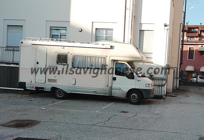 Tamponi rapidi: “drive in” nel cortile del centro medico