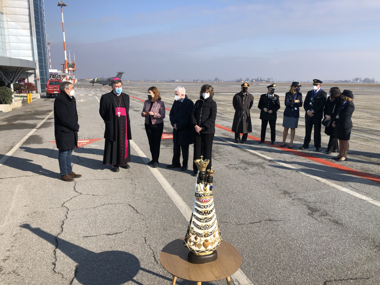 All’aeroporto per pregare la Madonna di Loreto