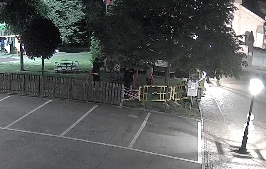 Giovani teppisti in azione