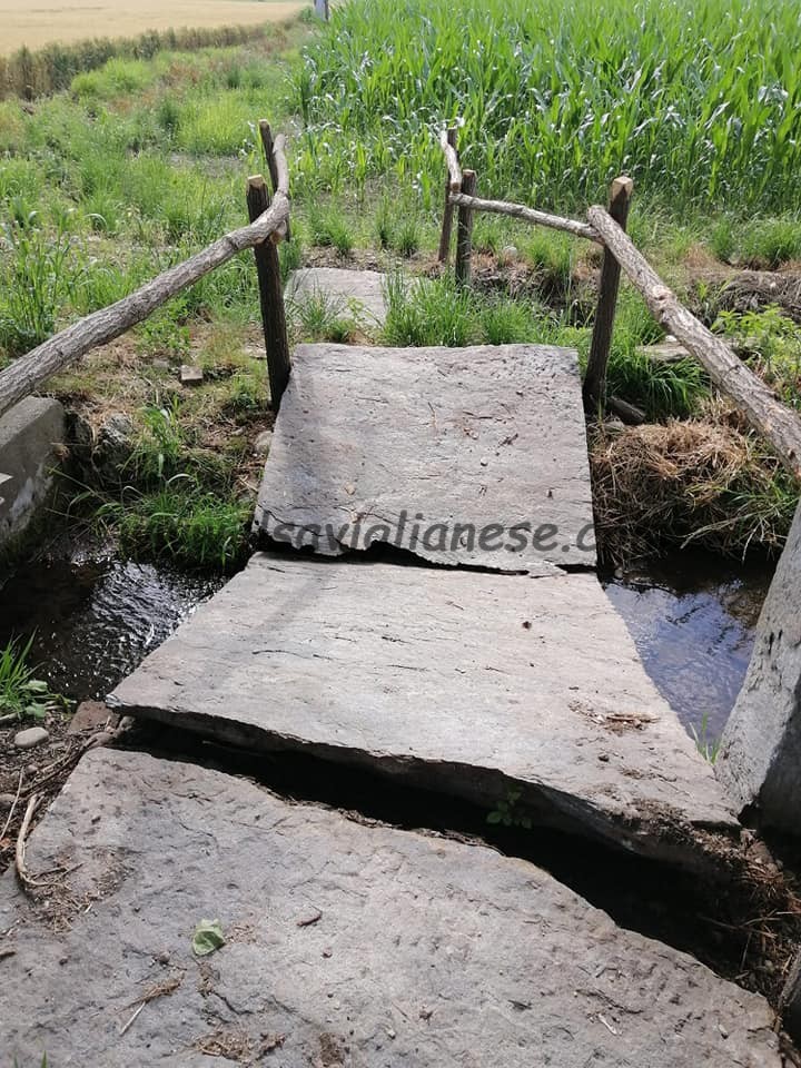 Distrutto il ponticello ai Fontanili Bresciano.