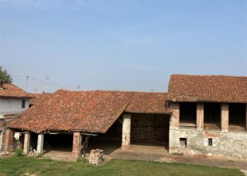Si interviene sulla tettoia dell’ex cascinale