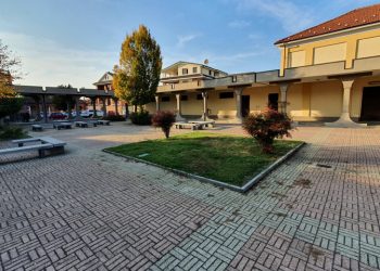Nuova illuminazione sotto i portici e in piazza