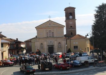 Castagnata tra auto e trattori d’epoca