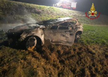 Autovettura incendiata sulla Reale