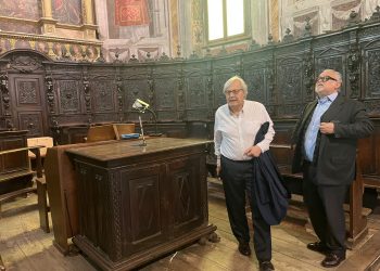 Blitz di Sgarbi in città e riceve pure la benedizione