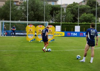 La Nazionale di Mancini si allena con una barriera… fatta di grattugiato Biraghi