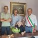 La centenaria con i figli Piero e Andrea e il sindaco Emanuel