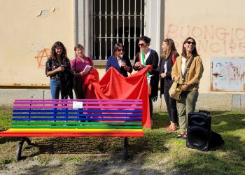 Inaugurata la nuova panchina arcobaleno [VIDEO]