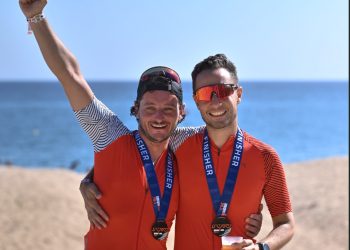 La scommessa di due amici: 70 miglia di triathlon dopo l’operazione al crociato