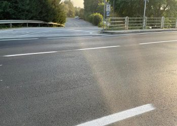 Per andare in piscina mancano le strisce pedonali: «Attraversare è rischioso»