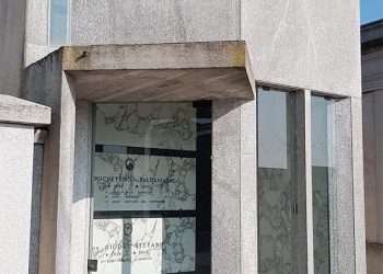 Il caso del sepolcro: perché è sepolto un non sacerdote?