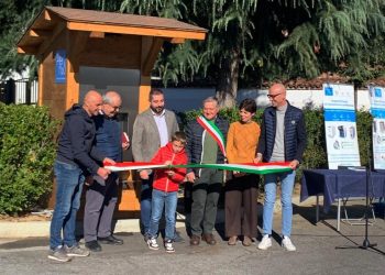 Il giovane Edoardo ha inaugurato la seconda casetta dell’acqua