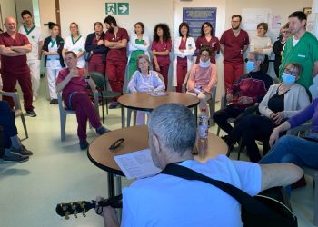 Ricoverato si esibisce in “concerto” nel reparto di Cardiologia