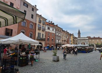 Troppi gli spazi vuoti, si ridisegnano le mappe del mercato