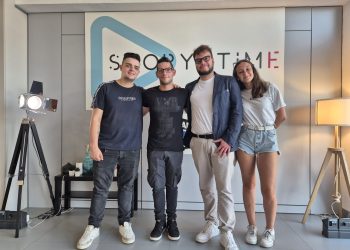 Invitati in una radio milanese gli autori del remix virale di “Viaggia insieme a me“