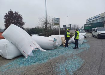 Tir rovescia grosso carico nei pressi della Gran Baita